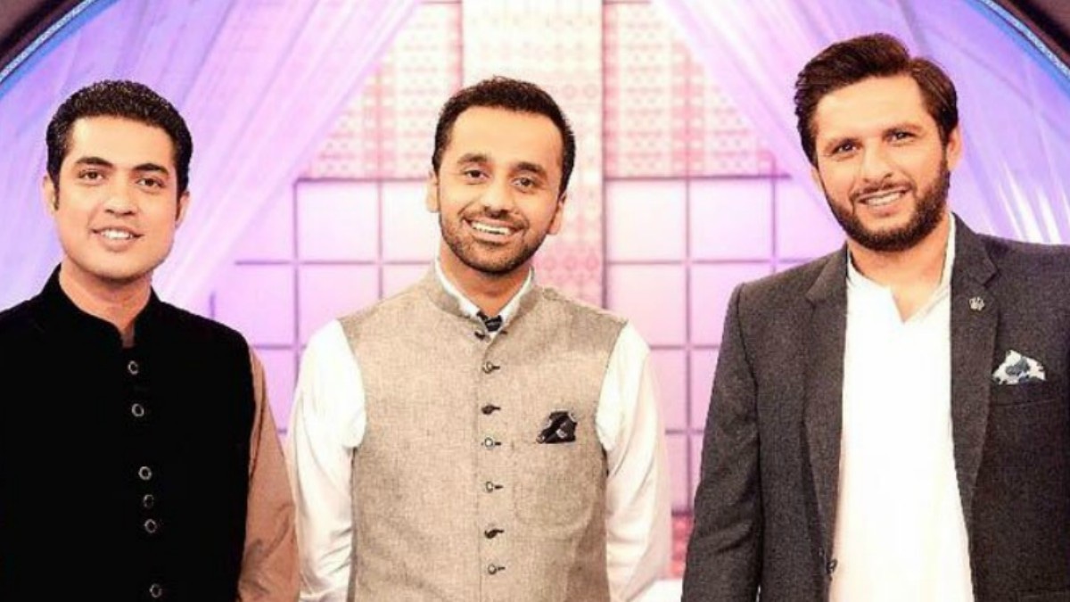 Shahid Afridi in a cotton kurta paired with a black jacket.