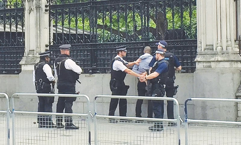 Police fire stun gun at knife-wielding man near British parliament ...