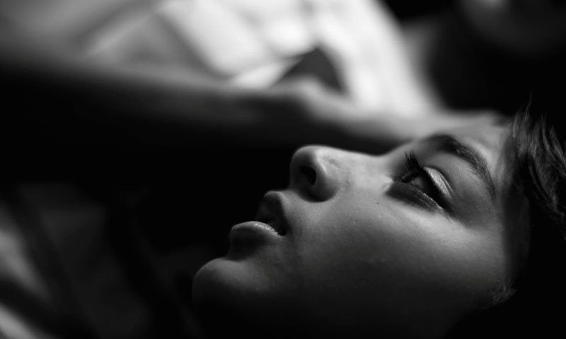 فلم کی کہانی مسلمان باپ اور ہندو ماں کے بیٹے کے ارد گرد گھومتی ہے&mdash;اسکرین شاٹ