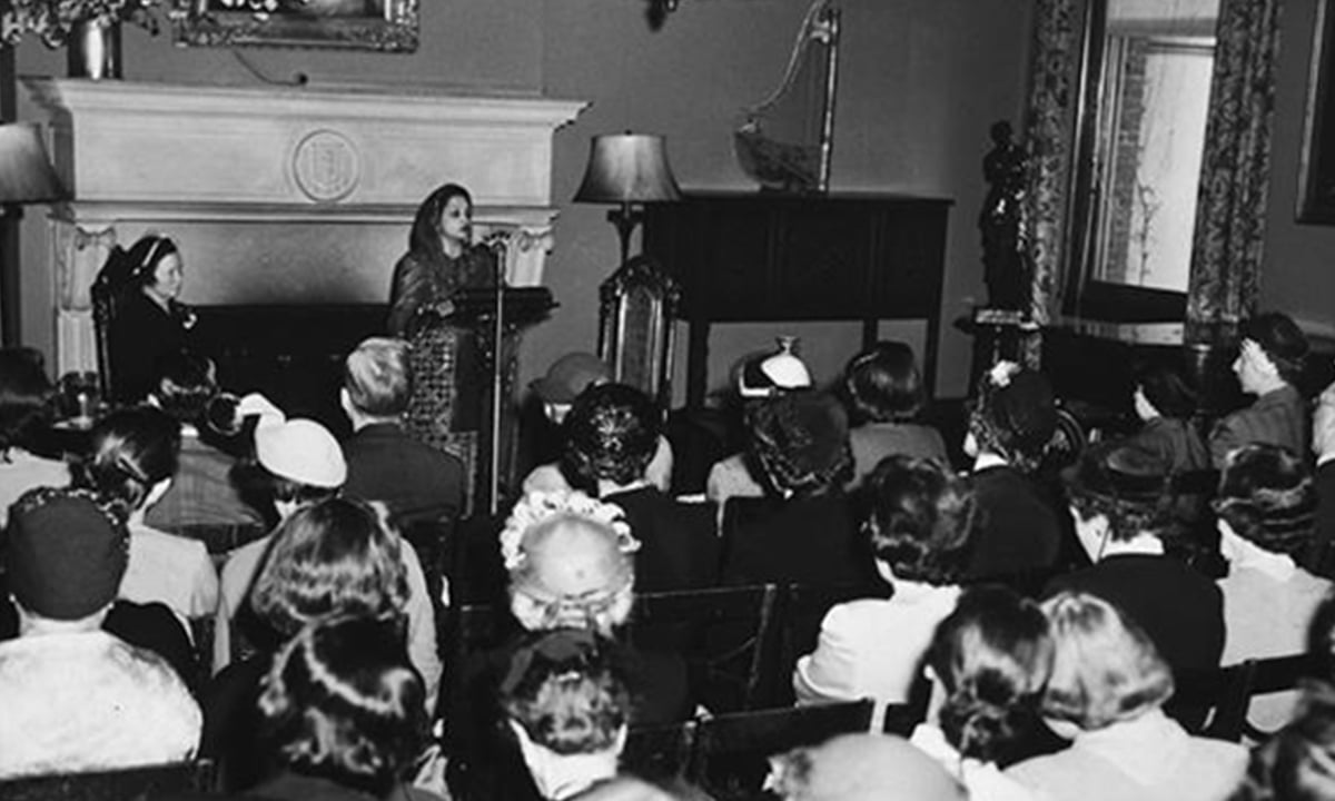 Begum Ra'ana Liaquat Ali Khan, talks on "Women of Pakistan" at Town Hall, New York | Photo by Dawn.com