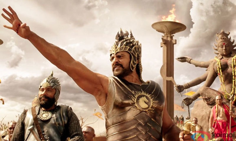 —اسکرین شاٹ}(https://i.dawn.com/primary/2017/07/59639b83c216e.jpg)
باہو بلی فلم کے کئی مناظر ایسے تھے، جنہیں ریکارڈ کرنے کے لیے فلم کی ٹیم کو مسلسل 24 گھنٹوں تک کام کرنا پڑا۔
جب کہ فلم میں جنگ کے مناظر کو ریکارڈ کرنے کے لیے ٹیم کو مسلسل 109 دن تک ایک ہی طرز پر کام کرنا پڑا۔
![—اسکرین شاٹ —اسکرین شاٹ