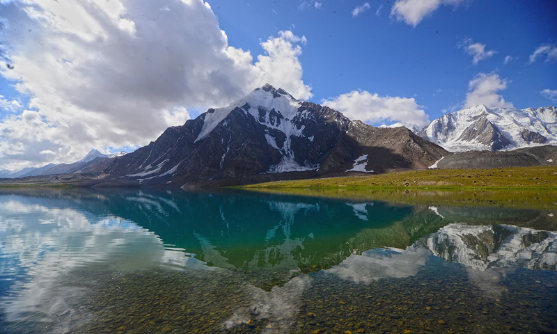 مبین انصاری کے بقول اپنے آرٹ سے عزت کرنا ہی وہ کمال ہے جو تصاویر میں جان ڈالتا ہے &mdash; فوٹو: بشکریہ مبین انصاری فیس بک پیج