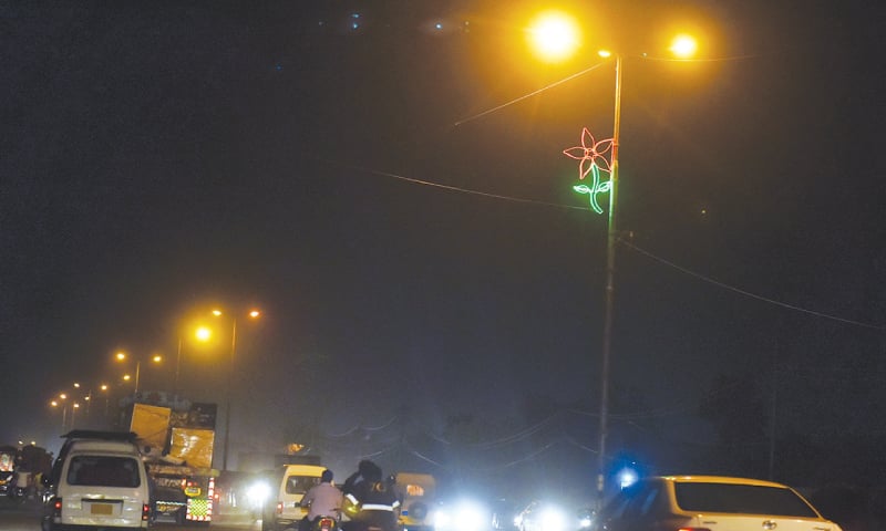 Decorating light poles./ Photos by Fahim Siddiqi / White Star