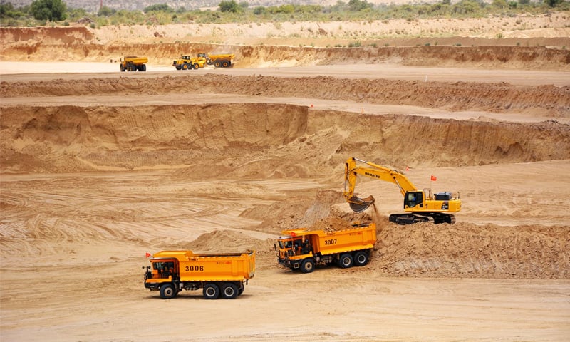 THAR: An excavator carries out the works in the desert, which contains one of the world&rsquo;s largest untapped coal deposits. The new upfront tariff for power plants using Thar coal is slightly lower than the last one that expired earlier this year.&mdash;Dawn file photo
