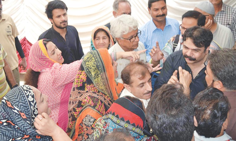 MQM-P members try to pacify their PPP counterparts who staged a walkout during budget session of district council.&mdash;Dawn