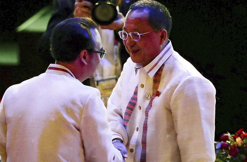 North Korea's Foreign Minister Ri Yong Ho (R), is greeted by Philippine Foreign Secretary Alan Peter Cayetano during the Gala Dinner of the Association of Southeast Asian Nations (ASEAN) Foreign Ministers' Meeting.&mdash; AP