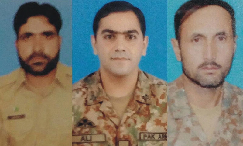 لوئر دیر میں شہید ہونے والے حوالدار غلام نذیر(دائیں)، حوالدار اختر (بائیں) اور میجر علی سلمان (درمیان) کی فائل فوٹو &mdash; بشکریہ آئی ایس پی آر