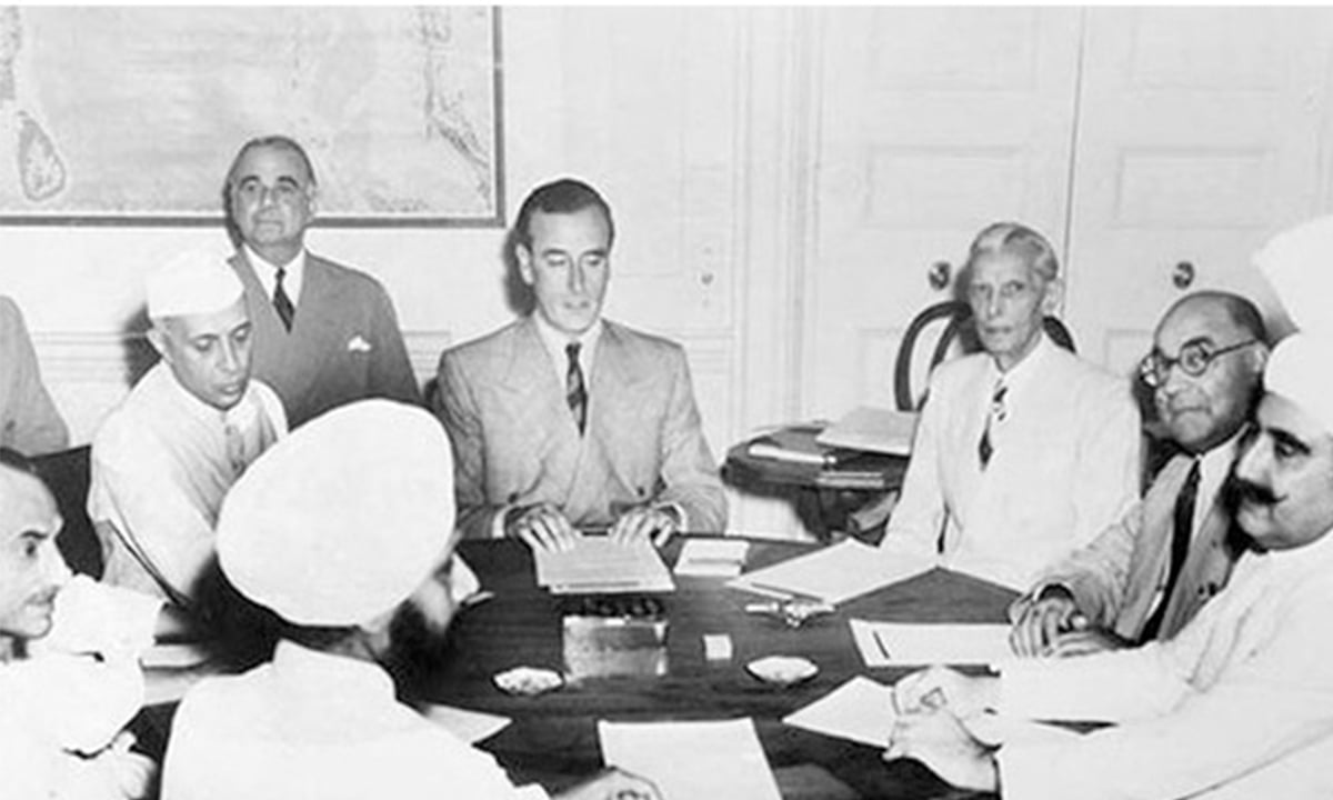 The final phase of Partition: Muhammad Ali Jinnah, Liaquat Ali Khan, and Jawaharlal Nehru with Viceroy Mountbatten during a meeting on June 2, 1947 | White Star photo archives