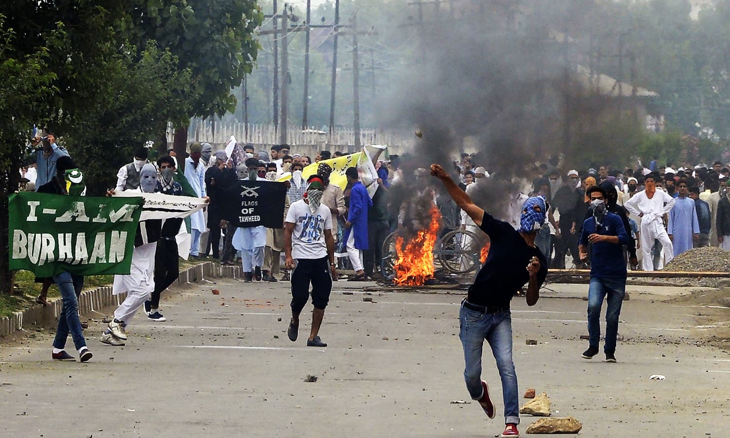 Three 'militants', two Indian soldiers killed in IHK gun battle