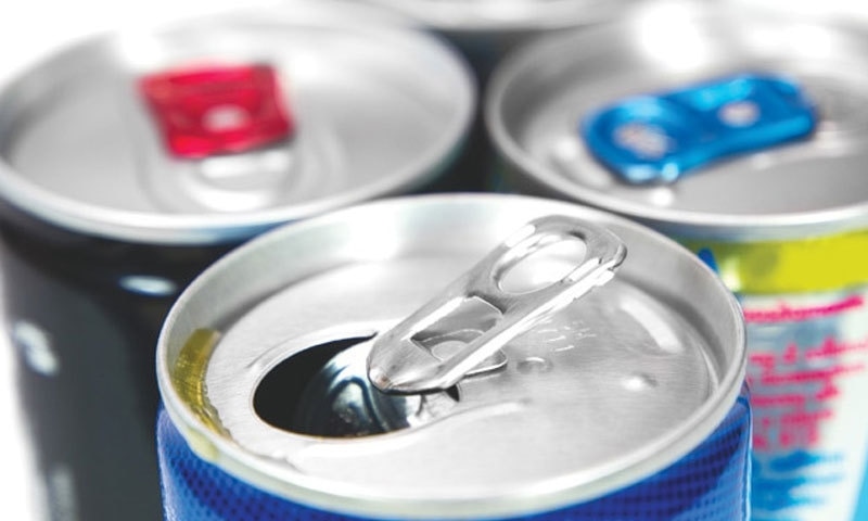 انرجی ڈرنکس پینے والے نوجوانوں کو شراب نوشی کی لت لگ جاتی ہے، تحقیق&mdash;فائل فوٹو