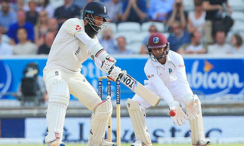 معین علی نے صرف 93 گیندوں پر 14 چوکوں کی مدد سے 84 رنز کی اننگز کھیلی— فوٹو: اے ایف پی معین علی نے صرف 93 گیندوں پر 14 چوکوں کی مدد سے 84 رنز کی اننگز کھیلی— فوٹو: اے ایف پی