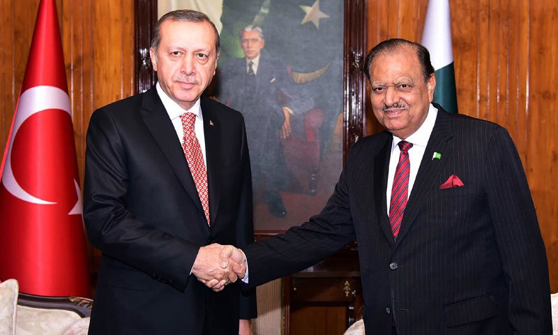 صدرممنون حسین اور اردوگان کی ملاقات قازقستان میں ہوئی&mdash;فائل/فوٹو اے ایف پی