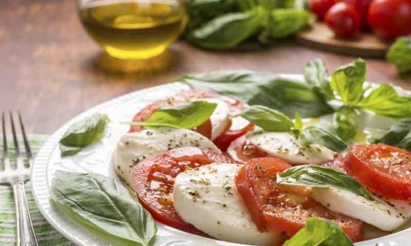 اطالوی کھانوں میں تازہ اجزاء استعمال کیے جاتے ہیں&mdash;فائل فوٹو