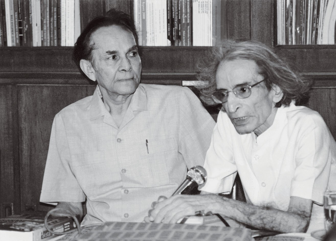 The writer with Editor Ahmed Ali Khan (left) at a ceremony where he donated his books to the Dawn Library which now has a separate corner dedicated to him called the Zamir Niazi Collection. | Photo: Private collection of Niazi family