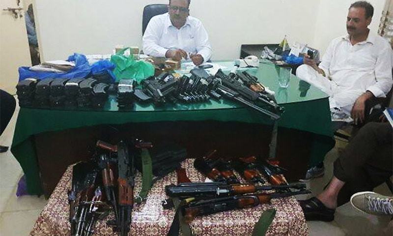 پولیس نے مصدقہ اطلاعات پر ملزم کے گھر پر چھاپہ مارا&mdash;فوٹو:طارق نقاش