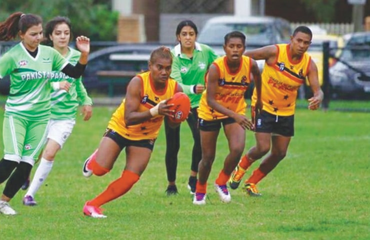 FARZANA Batool (left) in action during Pakistan&rsquo;s match against Papua New Guinea in AFL 2017.
