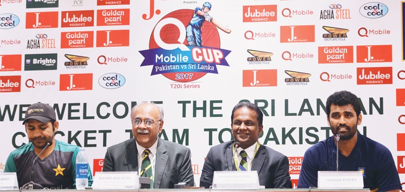 LAHORE: (L to R) Pakistan captain Sarfraz Ahmad, Pakistan Cricket Board chairman Najam Sethi, Sri Lanka Cricket president Thilanga Sumathipala and Sri Lankan captain Thisara Perera attend a press conference at the Gaddafi Stadium on Sunday.—AFP