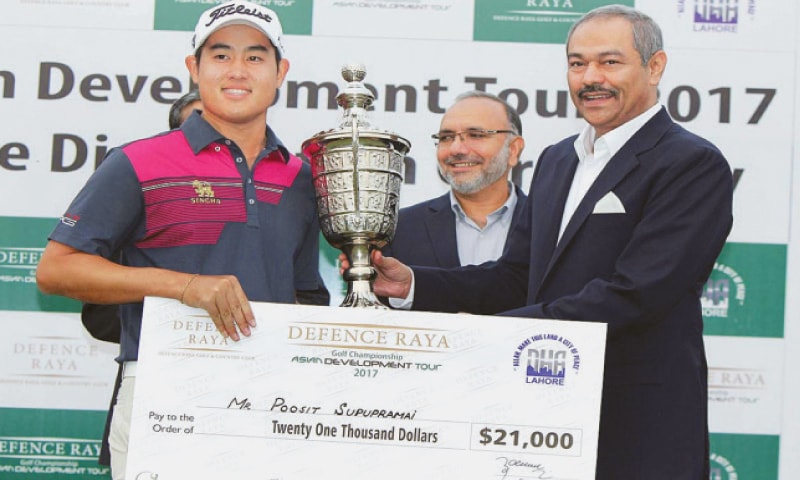 LAHORE: Thaliand&rsquo;s Poosit Supupramai receives the trophy from chief guest Lt Gen Aamir Riaz at the concluding ceremony of the Asian Development Tour Golf Championship on Sunday.&mdash;APP