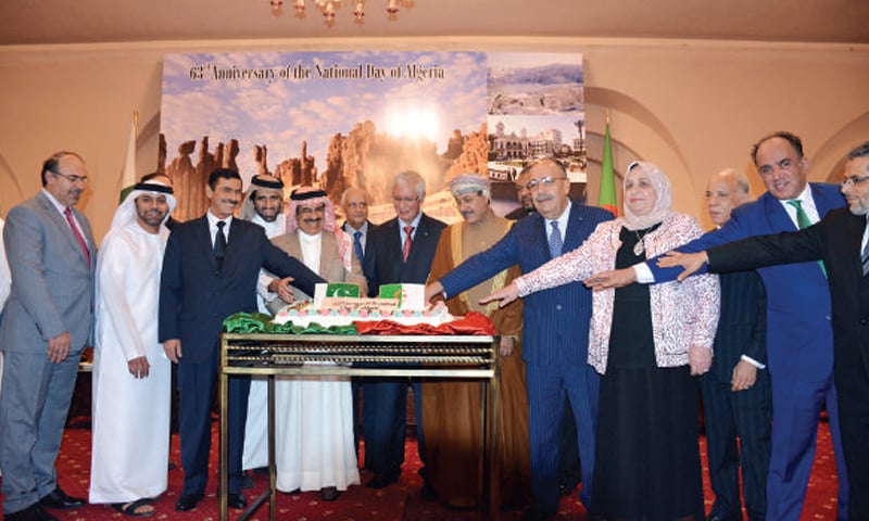 Ambassador Lakhal Benkelai cuts the cake with fellow African envoys and other dignitaries on the occasion of Algeria&rsquo;s national day in Islamabad.