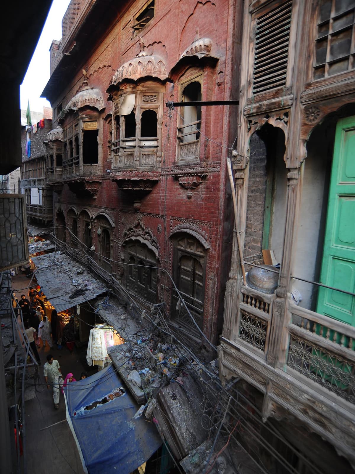 Rundown residential quarters in old Lahore | M Arif, White Star