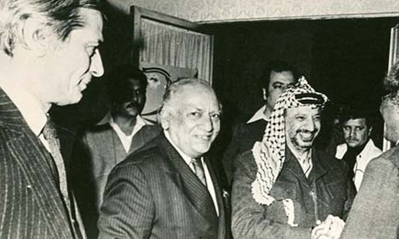 فیض احمد فیض کے فلسطینی رہنما یاسر عرفات سے بھی دوستانہ تعلقات تھے&mdash;فائل فوٹو: ڈان