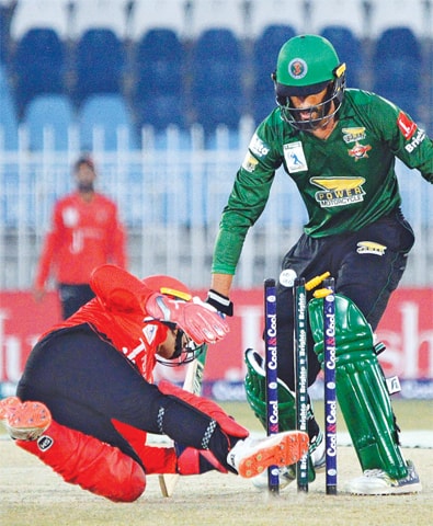 LAHORE Blues wicket-keeper Adnan Akmal makes an unsuccessful attempt to dismiss stand-in Islamabad skipper Shan Masood during the National T20 Cup match at the Pindi Cricket Stadium on Wednesday.—APP