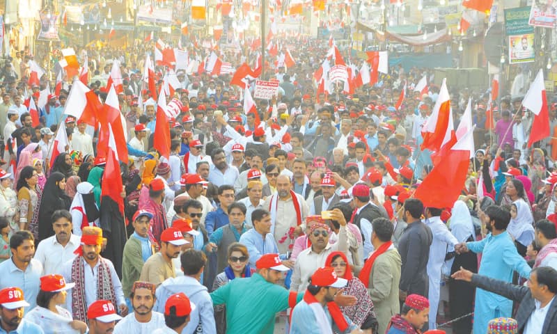 Syed Jalal Mehmood Shah and other SUP leaders proceed to the stage after receiving a warm welcome at Otha Chowk on the outskirts of Larkana on Saturday.&mdash;Saeed Memon
