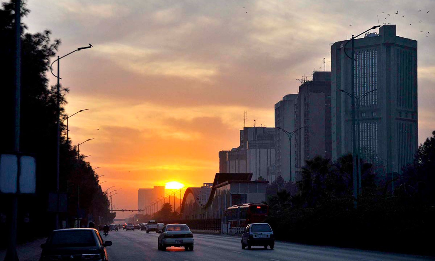 اسلام آباد میں غروب ہوتا سورج،&mdash; اے پی پی فوٹو