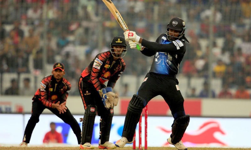 کرس گیل نے 126 رنز بنا کر بنگلہ دیش پریمیئر لیگ کی سب سے بڑی اننگز کھیلی۔