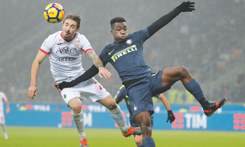 MILAN: Inter Milan’s Yann Karamoh (R) challenges Pordenones’ Leonardo Nunzella during the Italian Cup match at the San Siro Stadium.—AP MILAN: Inter Milan’s Yann Karamoh (R) challenges Pordenones’ Leonardo Nunzella during the Italian Cup match at the San Siro Stadium.—AP