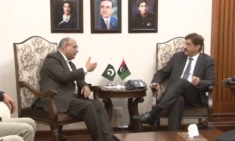 Pakistan Cricket Board Chairman Najam Sethi (L) meets Sindh Chief Minister Murad Shah. ─ DawnNews