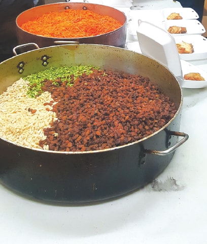 Grated carrots and garnish for the pulao