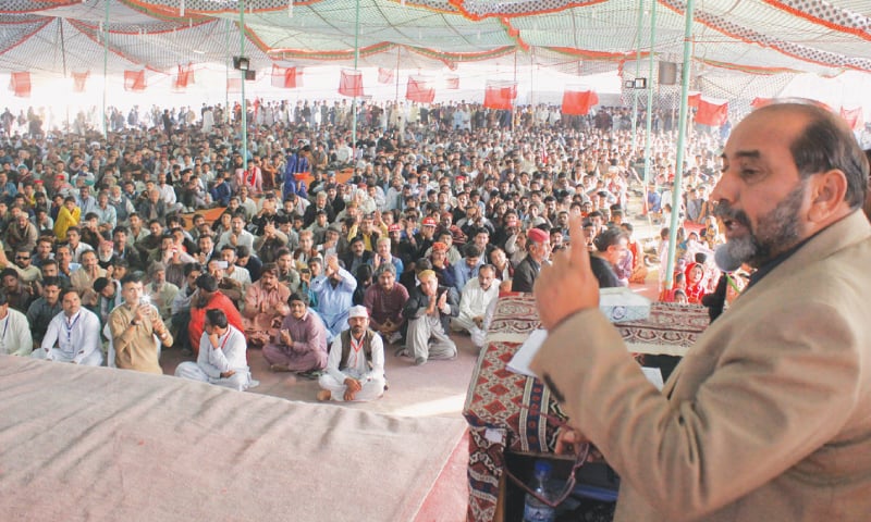 SUP chief Syed Jalal Mehmood Shah speaks to the audience at the ceremony in Sann on Wednesday.&mdash;Dawn