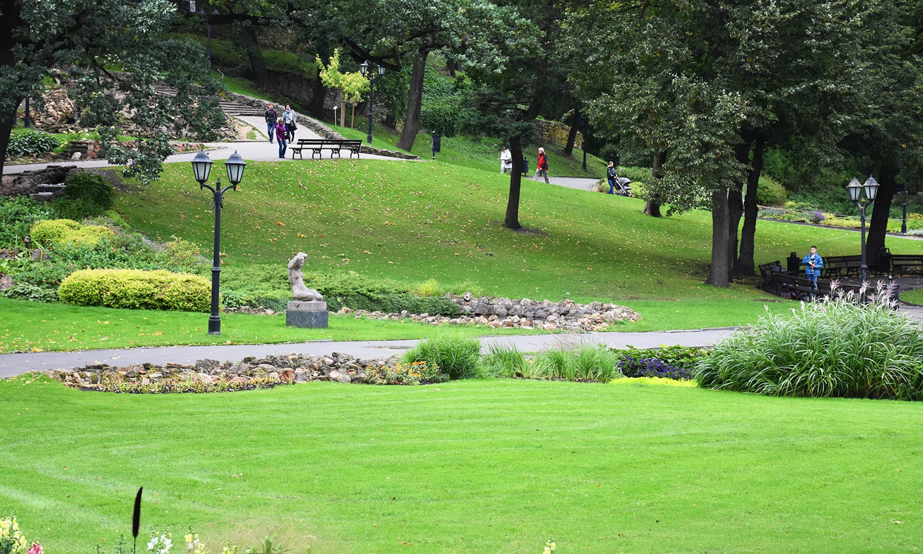 مرکزی شہر کے وسط میں ایک باغیچہ&mdash;تصویر رمضان رفیق
