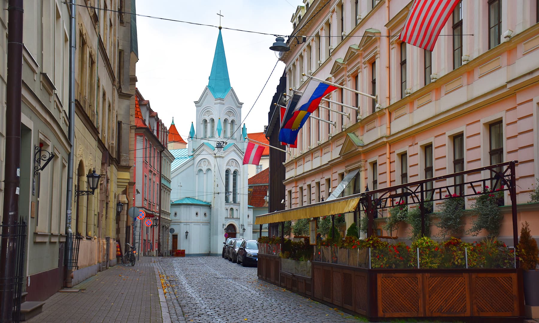 اولڈ ٹاون، جہاں جگہ جگہ گرجا گھر نظر آتے ہیں&mdash;تصویر رمضان رفیق
