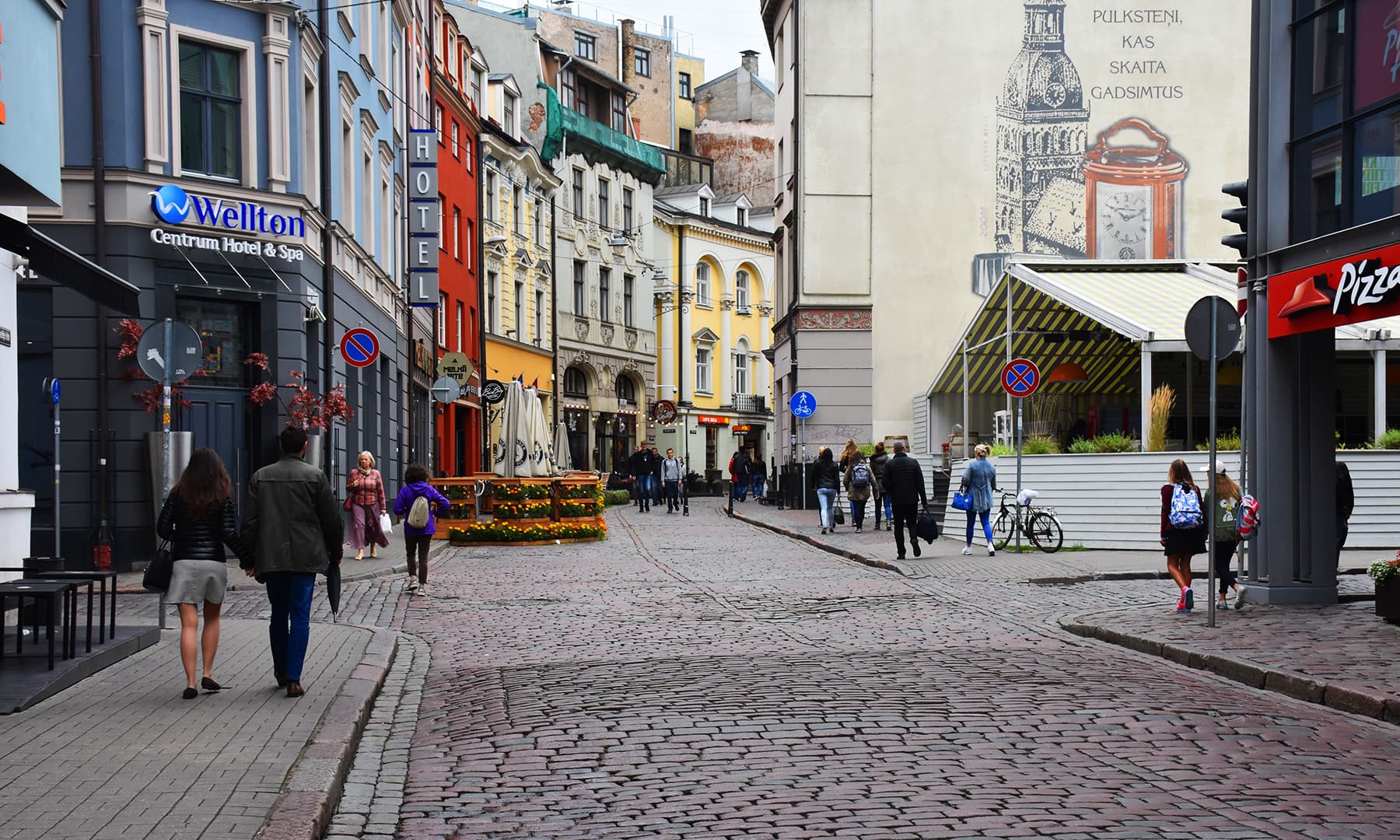 اولڈ ٹاون کی ایک گلی&mdash;تصویر رمضان رفیق