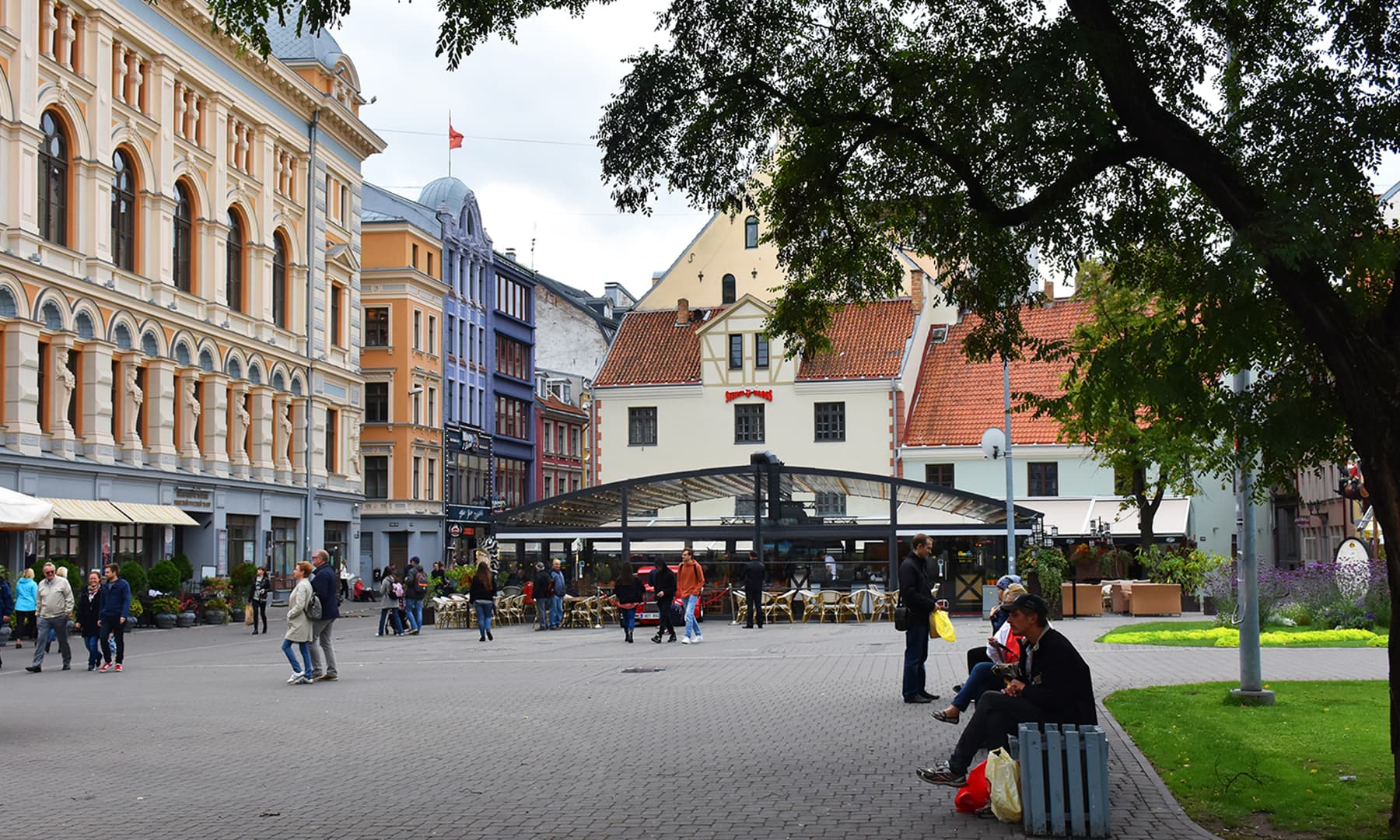 اولڈ ٹاون کا ایک اسکوائر&mdash;تصویر رمضان رفیق