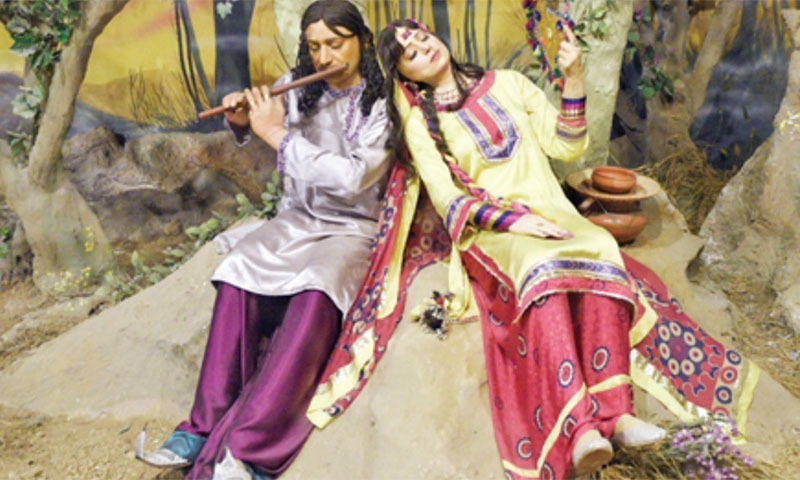 لوک ورثہ میوزیم میں رکھے گئے ہیر رانجھا کے خیالی مجسمے