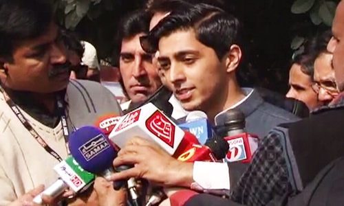 Ali Tareen speaking to media on Monday, Feb 12, in the  NA-154 Lodhran constituency. — DawnNews