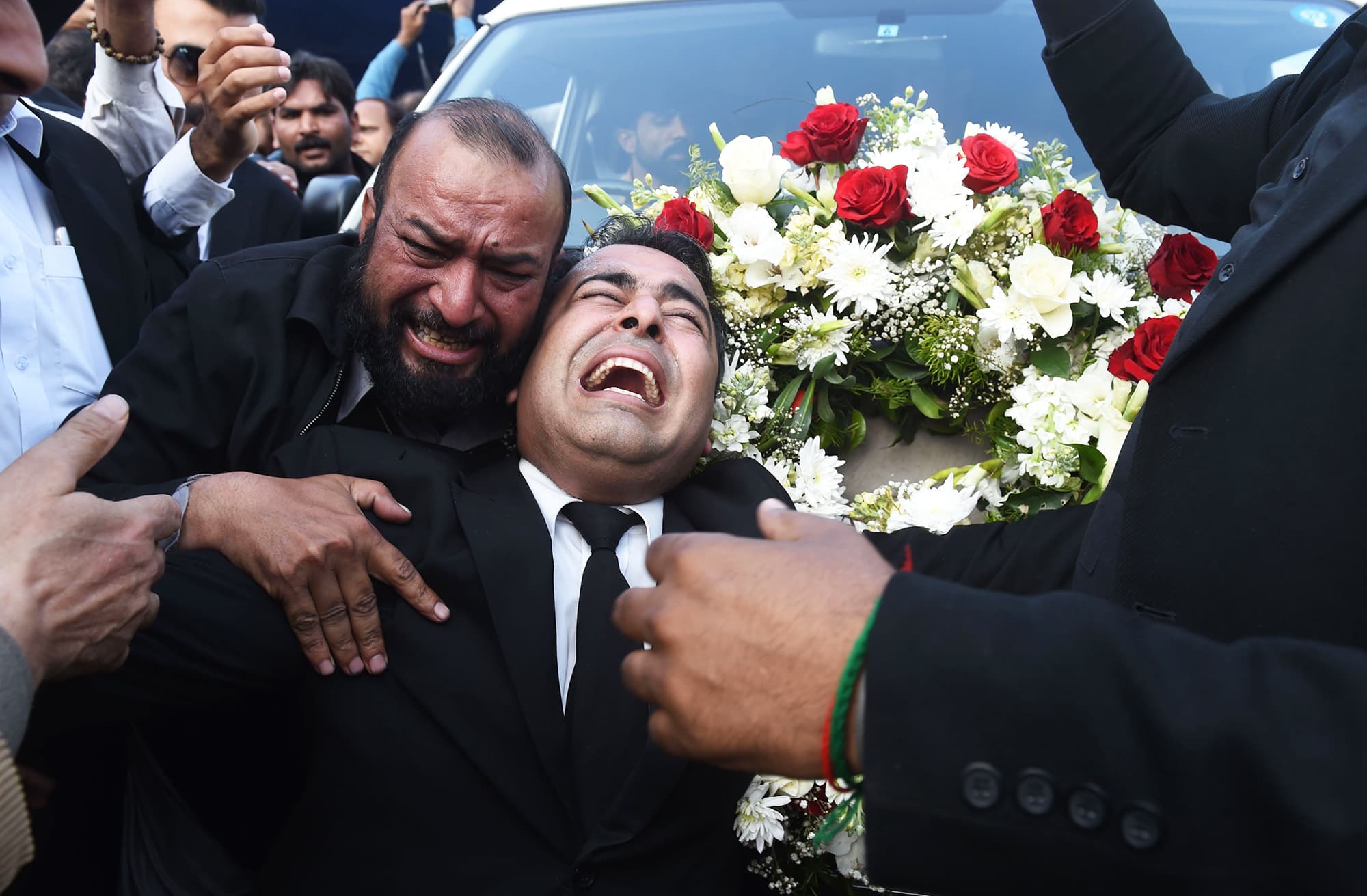 Pakistani colleagues of lawyer and rights advocate Asma Jahangir mourn alongside the vehicle carrying her coffin during her funeral in Lahore on February 13, 2018.