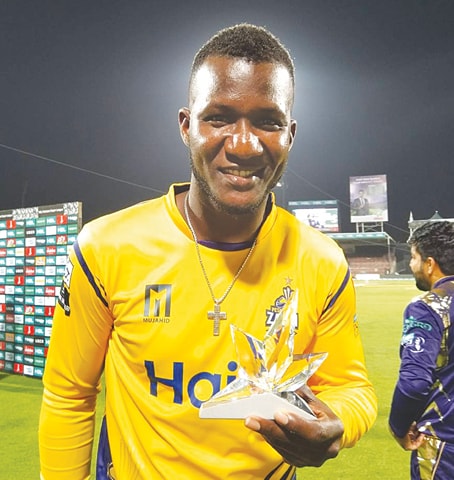 DARREN Sammy seen with his award.