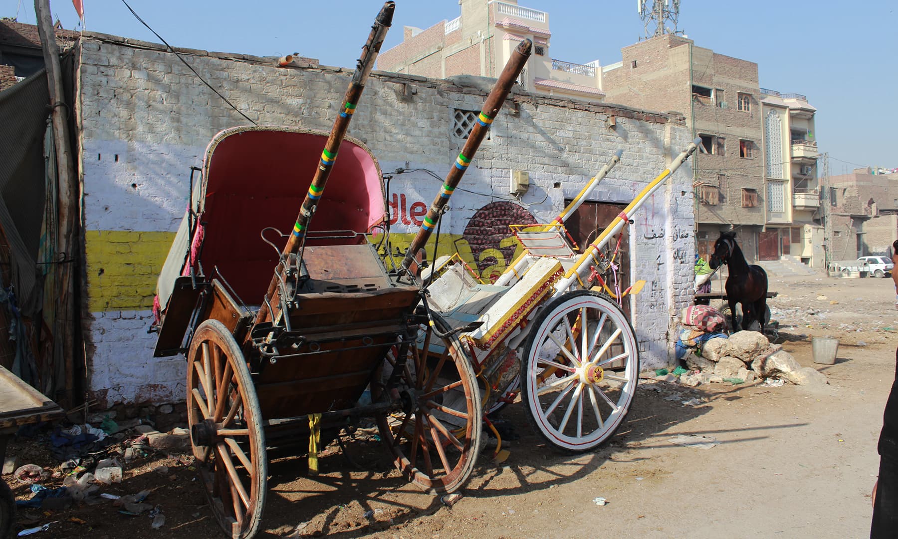 ج بھی کچھ لوگ ہمارے تانگوں میں بیٹھتے ہیں، بس خدا سے دعا ہے کہ آئندہ بھی میرے تانگے کے پہیے چلتے رہیں&mdash;تصویر نبیل ابڑو