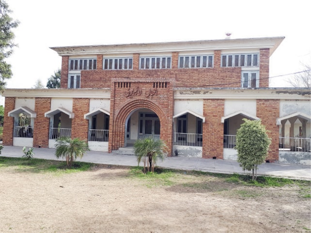 The facade of Chakwal’s Iqbal Library. — Photos by the writer