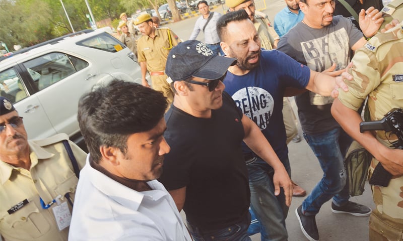 Salman Khan appears in court under heavy police guard | Photo by the writer
