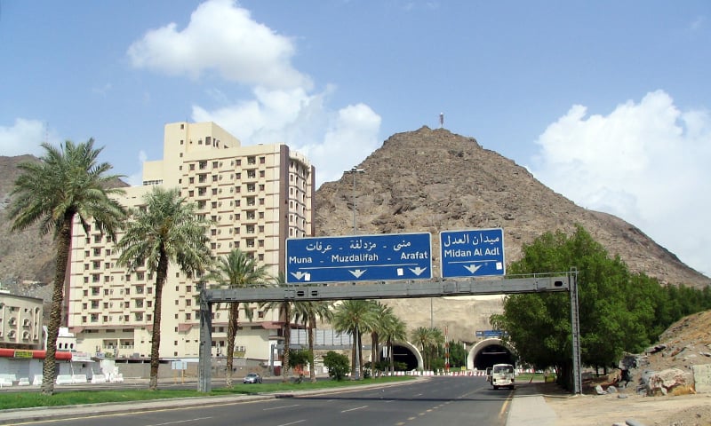 عرفات کو جاتی سڑک—تصویر عبیداللہ کیہر