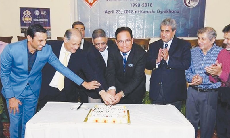 KARACHI: Governor Sindh Mohammad Zubair is seen cutting the cake to celebrate the 20th Anniversary of PVCA alongwith Fawad Ijaz Khan, Younis Khan, Nadeem Omar, Ashiq Qureshi, Mian Munir, Wasim Bari and Moin Khan.