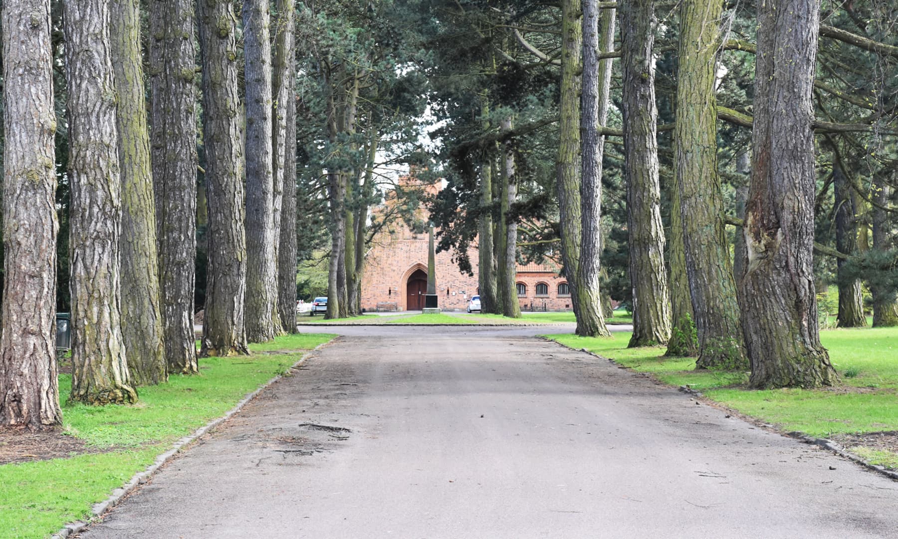قبرستان میں پھول گلی&mdash;تصویر رمضان رفیق