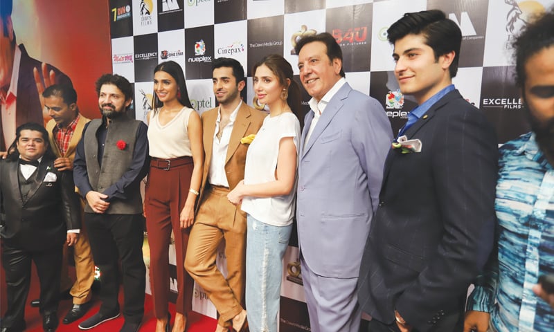 Members of the cast of 7 Din Mohabbat In pose for a picture.&mdash;White Star