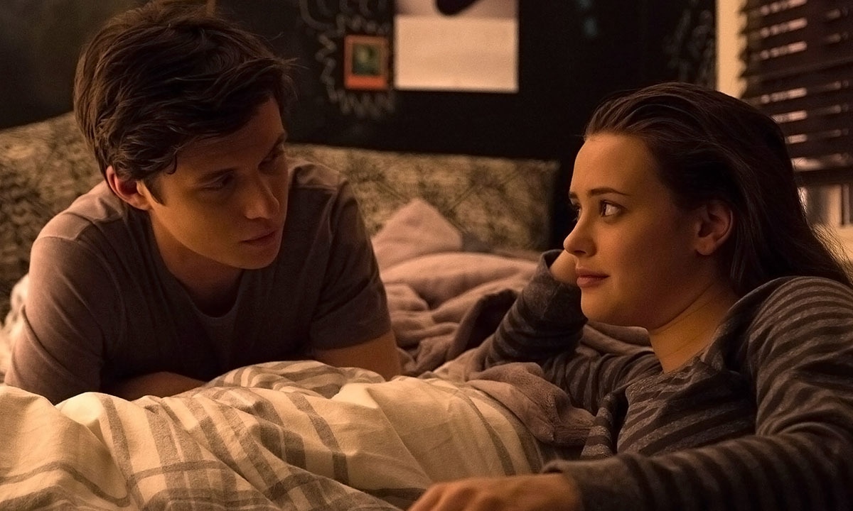 Nick Robinson and Katherine Langford as Simon and Leah