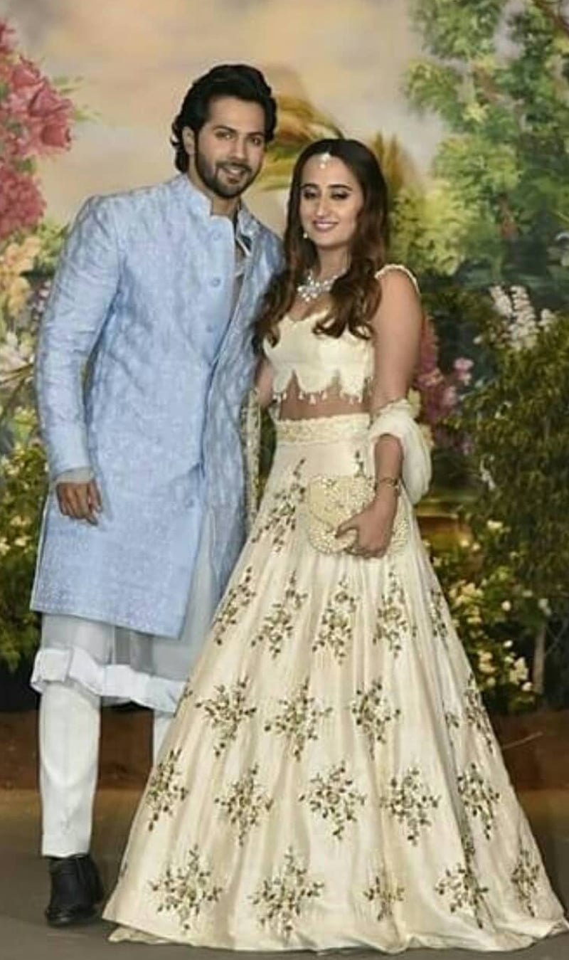 ورن دھون نے اپنی دوست نتاشا کے ہمراہ ایونٹ میں شرکت کی &mdash;۔